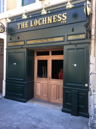 Création de devantures en bois à Marseille pour les restaurants et pubs, Marseille, Menuiserie Phocéenne du Littoral