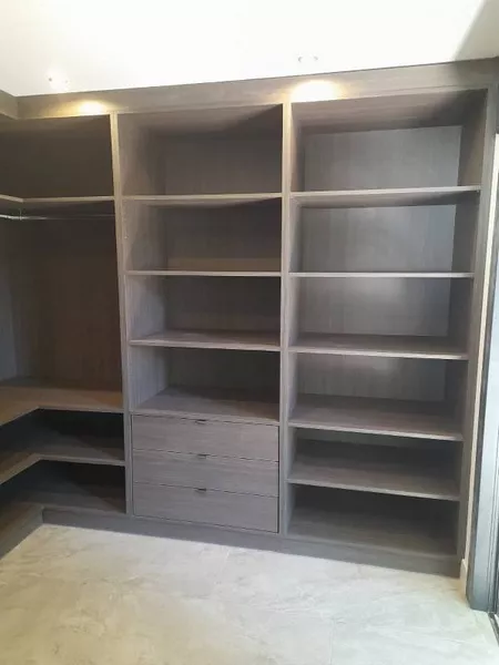 Création de dressing en bois massif pour optimiser l'espace d'un appartement, Marseille, Menuiserie Phocéenne du Littoral